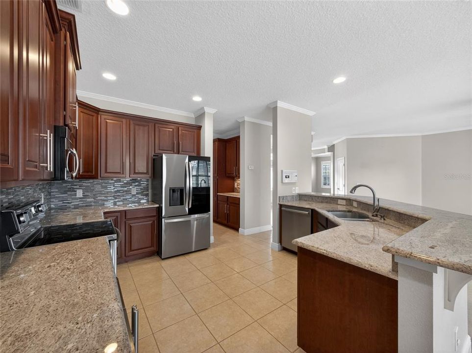 Activo con contrato: $689,900 (5 camas, 3 baños, 3540 Pies cuadrados)