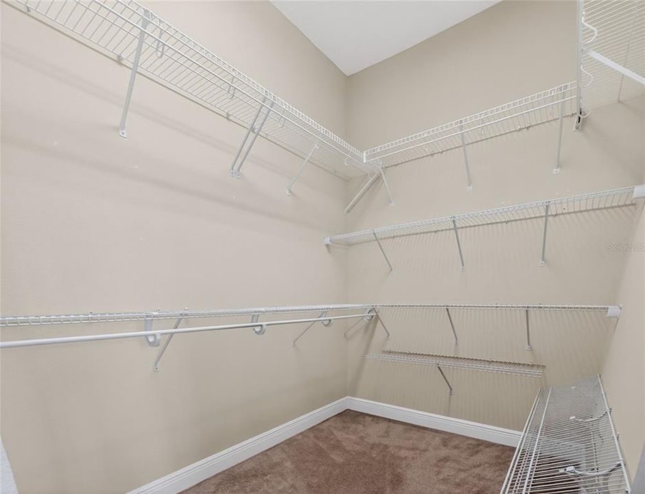 Activo con contrato: $689,900 (5 camas, 3 baños, 3540 Pies cuadrados)