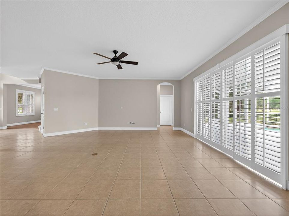 Activo con contrato: $689,900 (5 camas, 3 baños, 3540 Pies cuadrados)