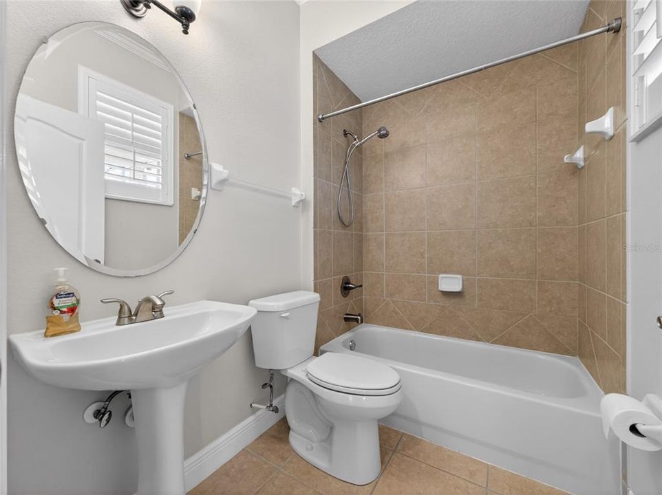 Activo con contrato: $689,900 (5 camas, 3 baños, 3540 Pies cuadrados)