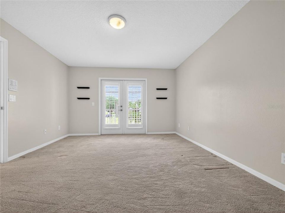 Activo con contrato: $689,900 (5 camas, 3 baños, 3540 Pies cuadrados)