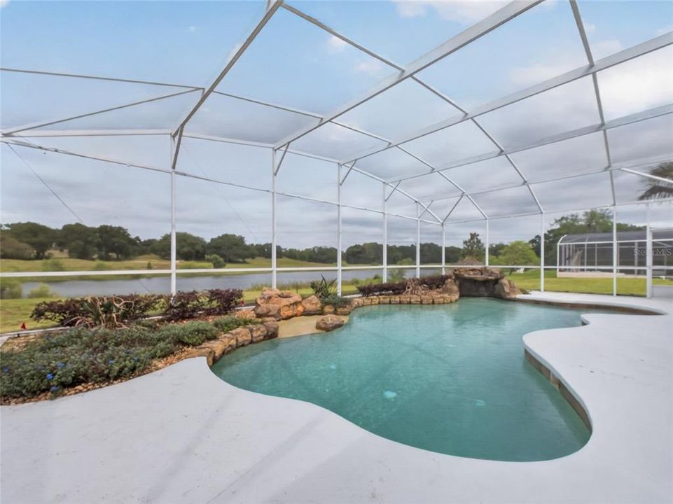 Activo con contrato: $689,900 (5 camas, 3 baños, 3540 Pies cuadrados)