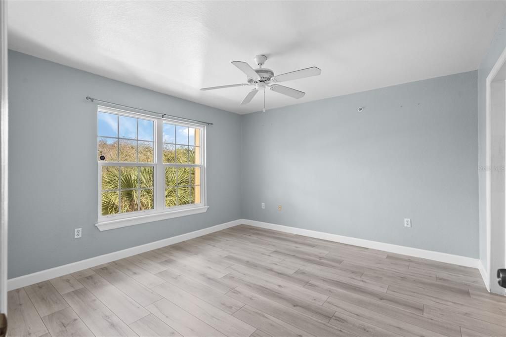 Active With Contract: $199,900 (2 beds, 2 baths, 1142 Square Feet)