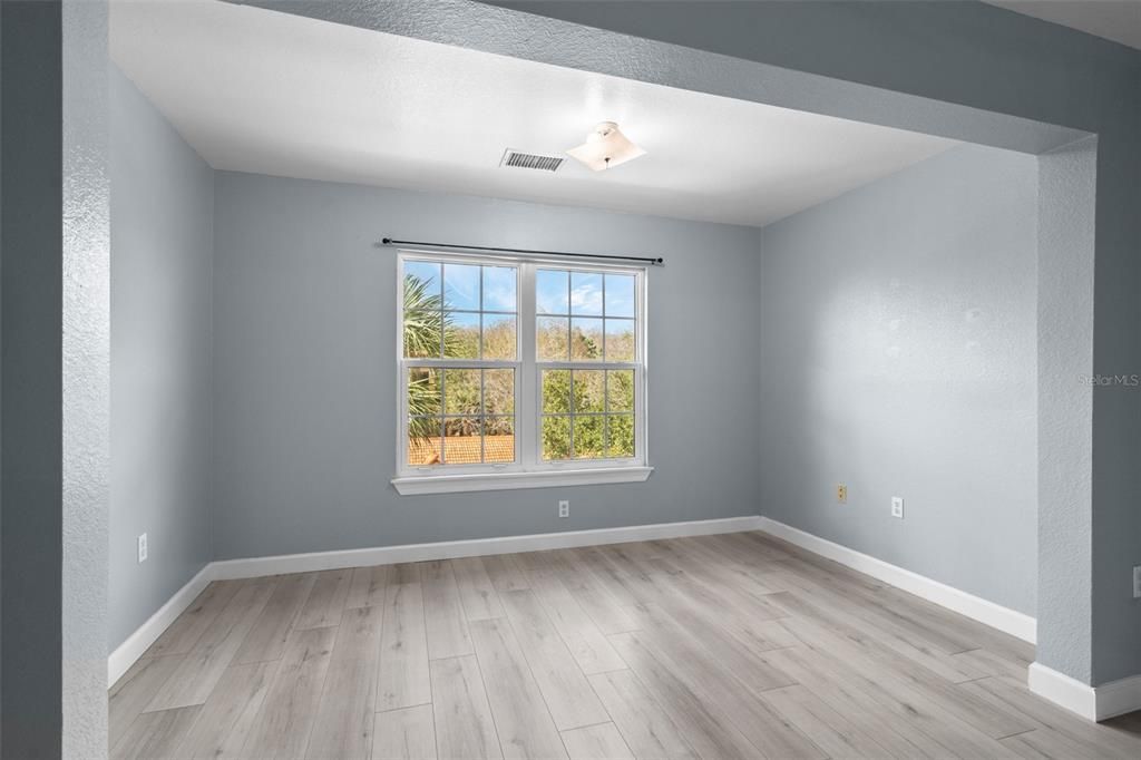 Active With Contract: $199,900 (2 beds, 2 baths, 1142 Square Feet)
