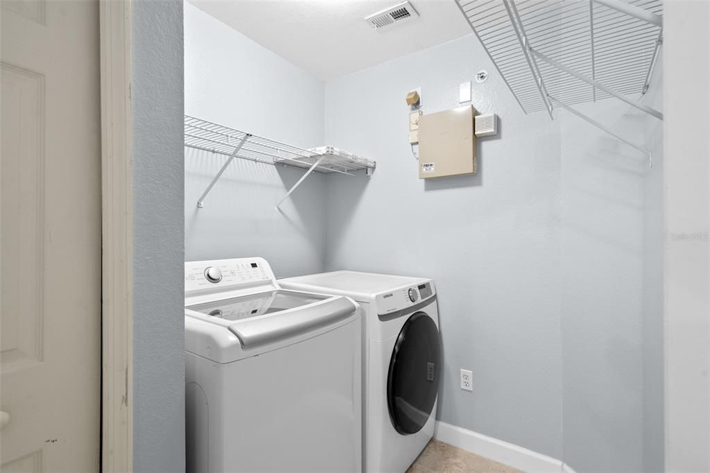 Active With Contract: $199,900 (2 beds, 2 baths, 1142 Square Feet)