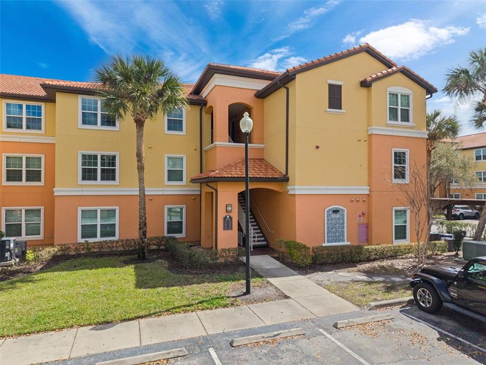 Active With Contract: $199,900 (2 beds, 2 baths, 1142 Square Feet)