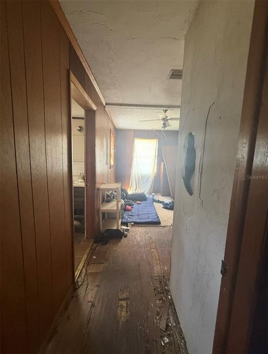 合同活跃: $53,500 (3 贝兹, 1 浴室, 1044 平方英尺)