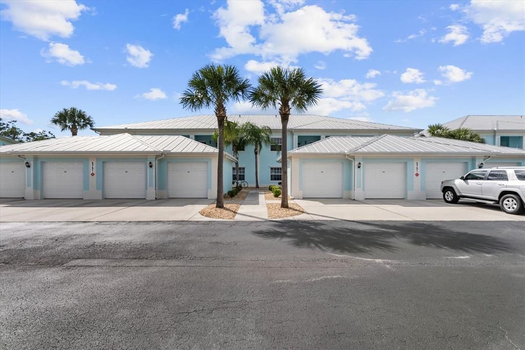 For Sale: $237,500 (2 beds, 2 baths, 1168 Square Feet)
