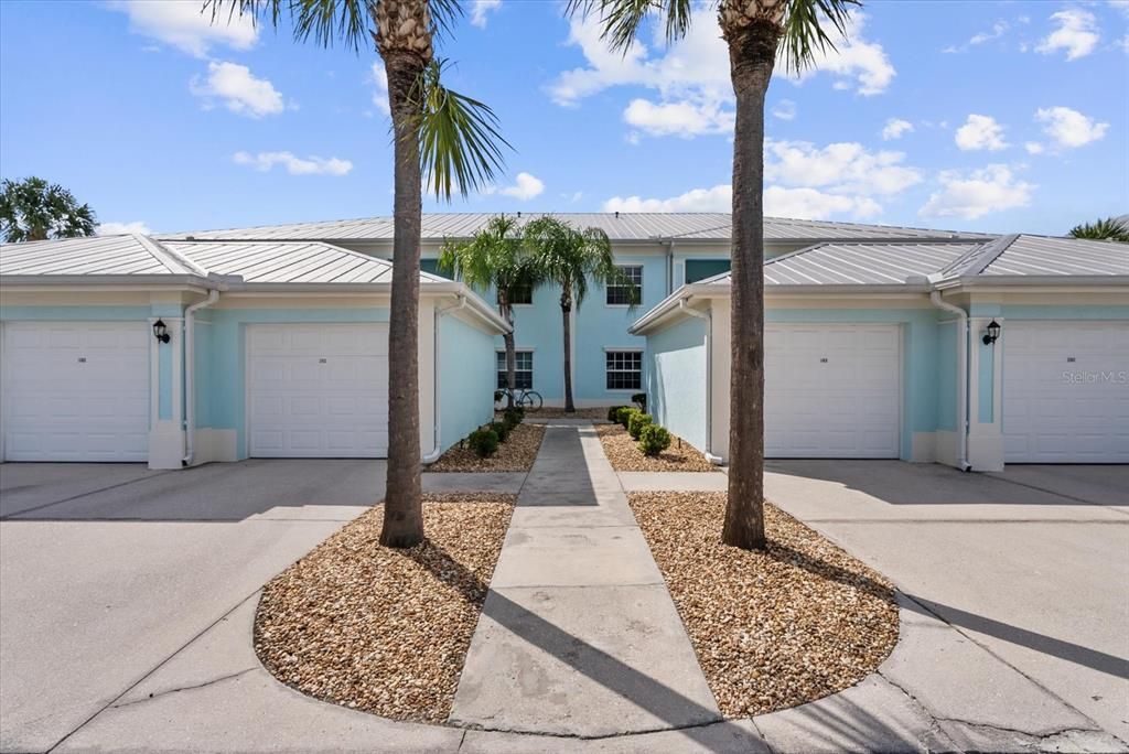 For Sale: $237,500 (2 beds, 2 baths, 1168 Square Feet)
