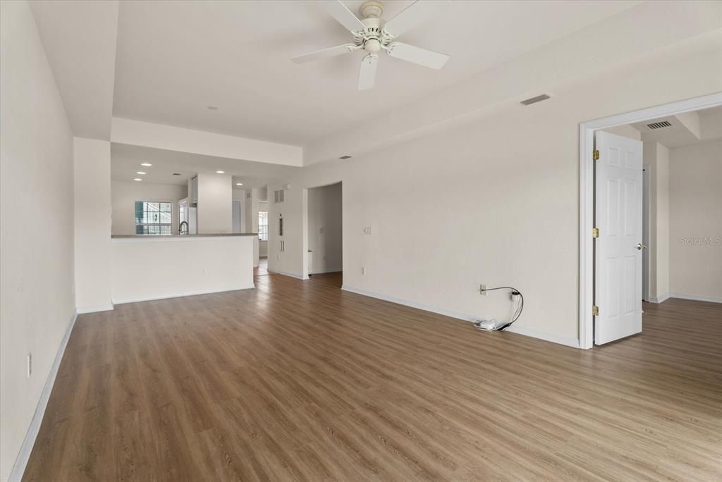 For Sale: $237,500 (2 beds, 2 baths, 1168 Square Feet)
