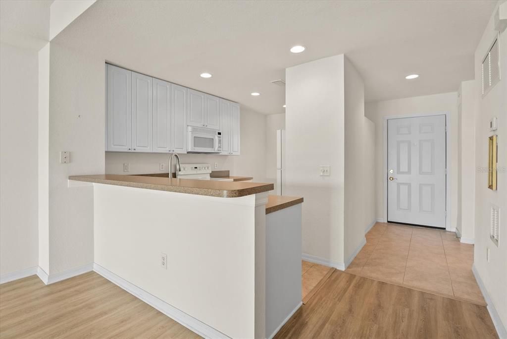 For Sale: $237,500 (2 beds, 2 baths, 1168 Square Feet)