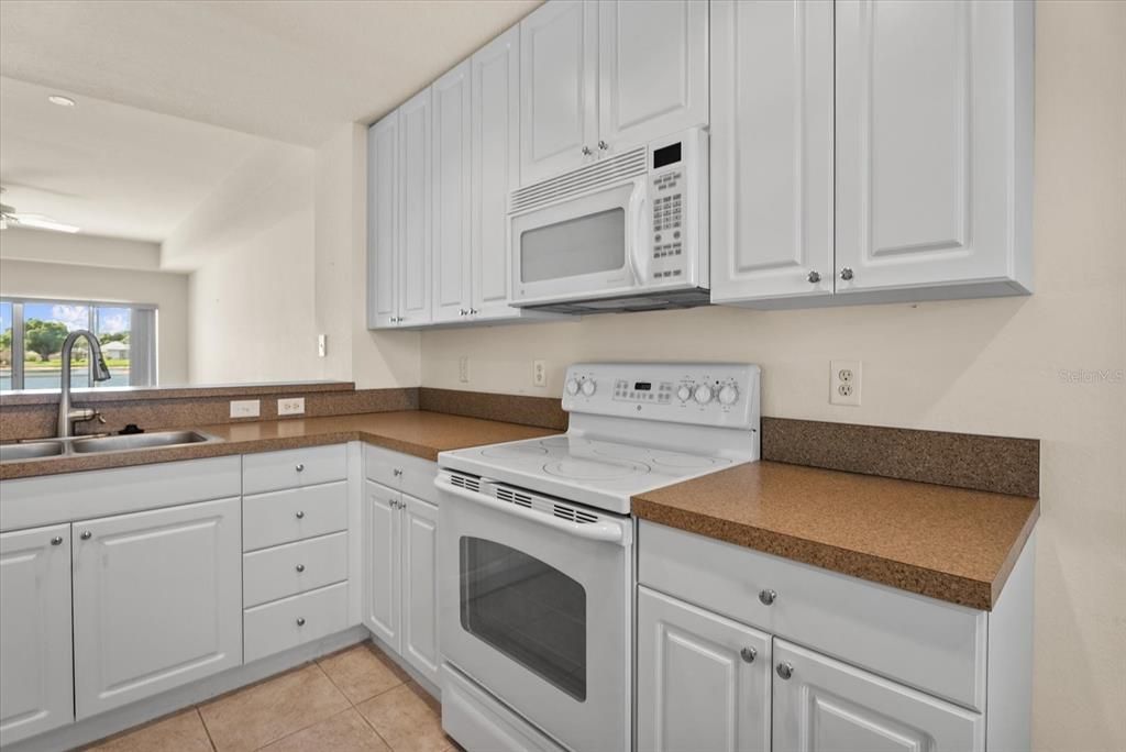 For Sale: $237,500 (2 beds, 2 baths, 1168 Square Feet)