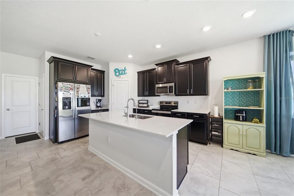 For Sale: $576,500 (5 beds, 3 baths, 3663 Square Feet)