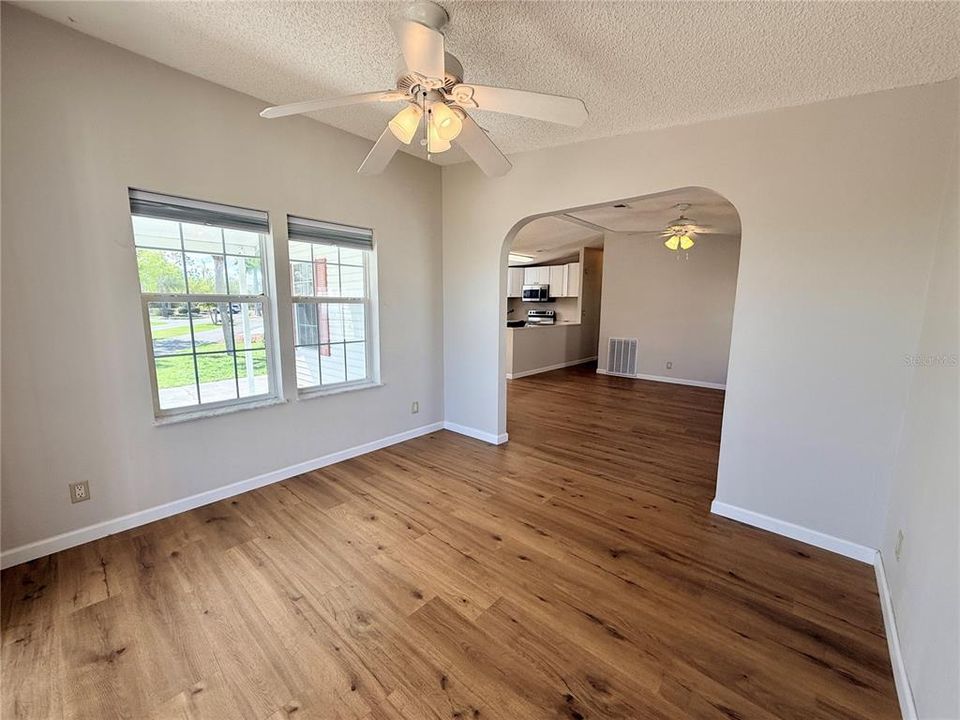 For Sale: $164,000 (2 beds, 2 baths, 1128 Square Feet)