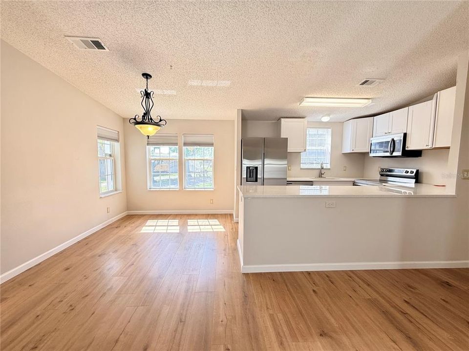 For Sale: $164,000 (2 beds, 2 baths, 1128 Square Feet)