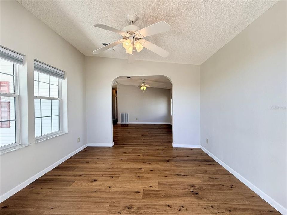 For Sale: $164,000 (2 beds, 2 baths, 1128 Square Feet)