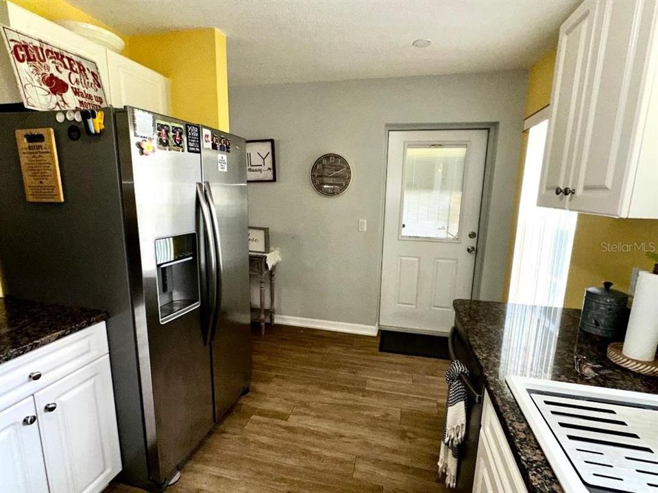 На продажу: $149,900 (3 спален, 2 ванн, 1241 Квадратных фут)