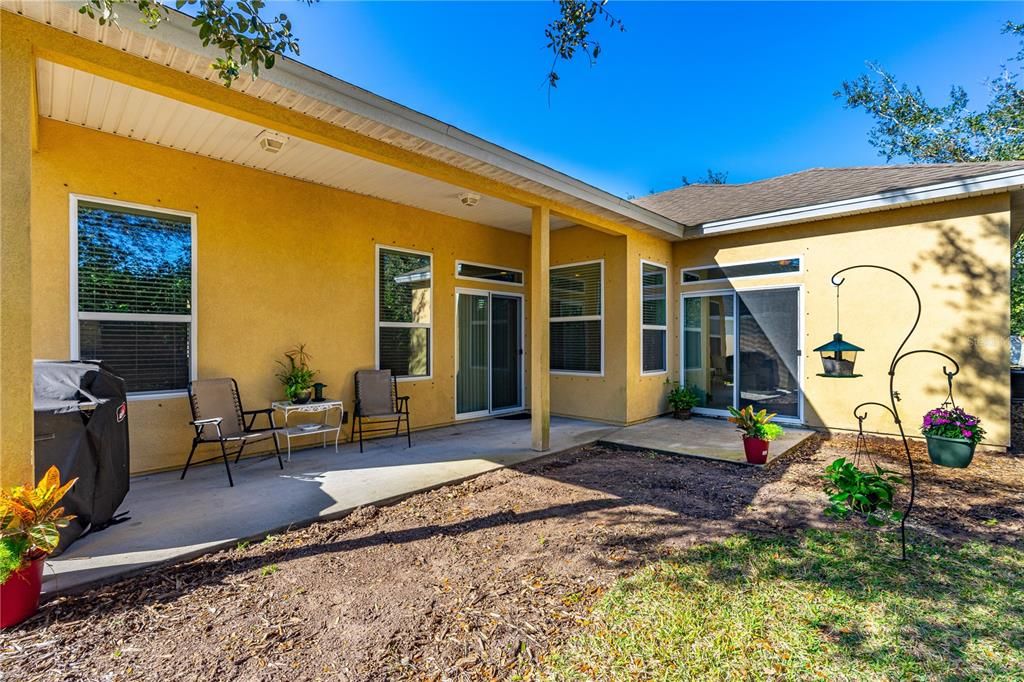 Activo con contrato: $425,000 (4 camas, 2 baños, 2231 Pies cuadrados)