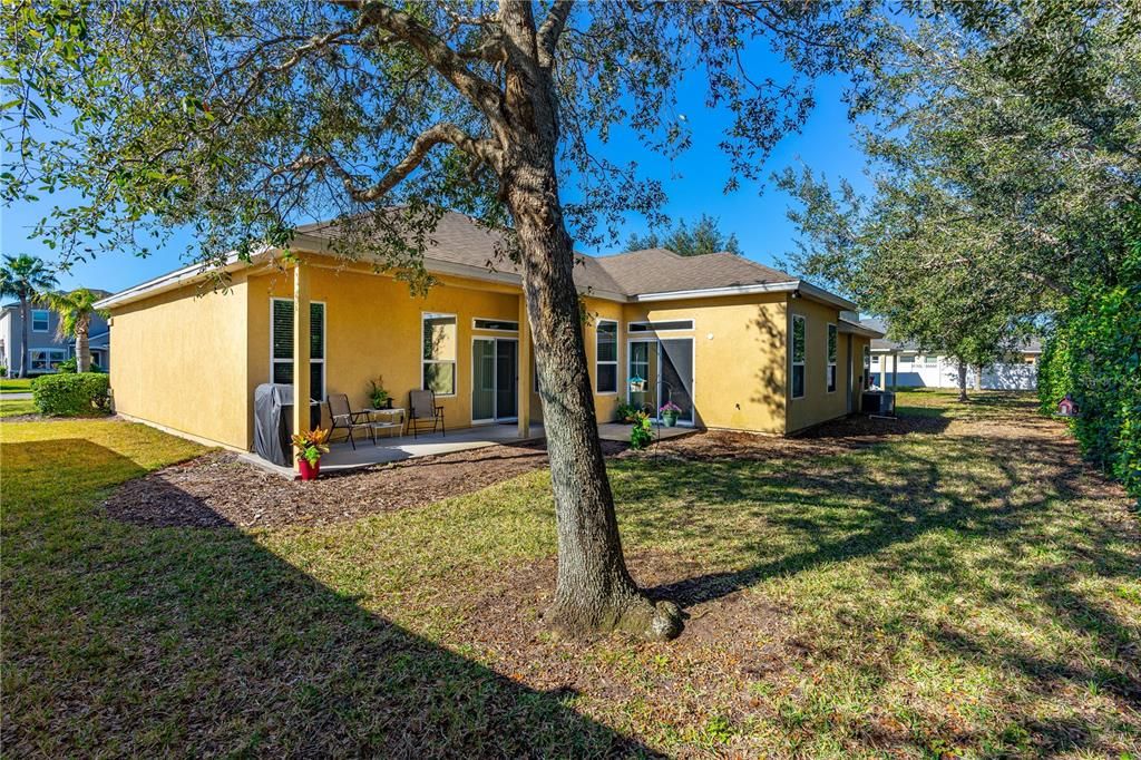 Activo con contrato: $425,000 (4 camas, 2 baños, 2231 Pies cuadrados)
