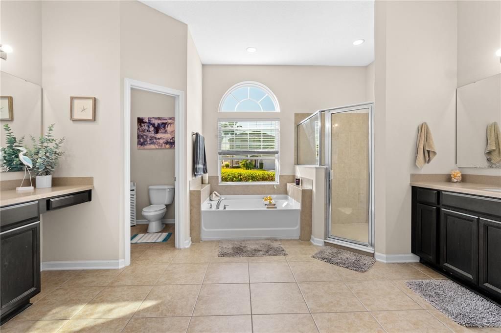 Activo con contrato: $425,000 (4 camas, 2 baños, 2231 Pies cuadrados)