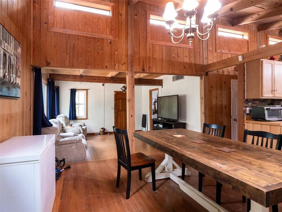 En Venta: $495,000 (4 camas, 3 baños, 2458 Pies cuadrados)