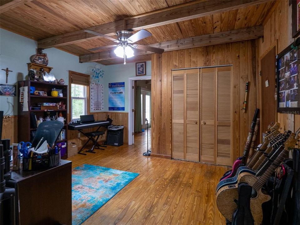 En Venta: $495,000 (4 camas, 3 baños, 2458 Pies cuadrados)