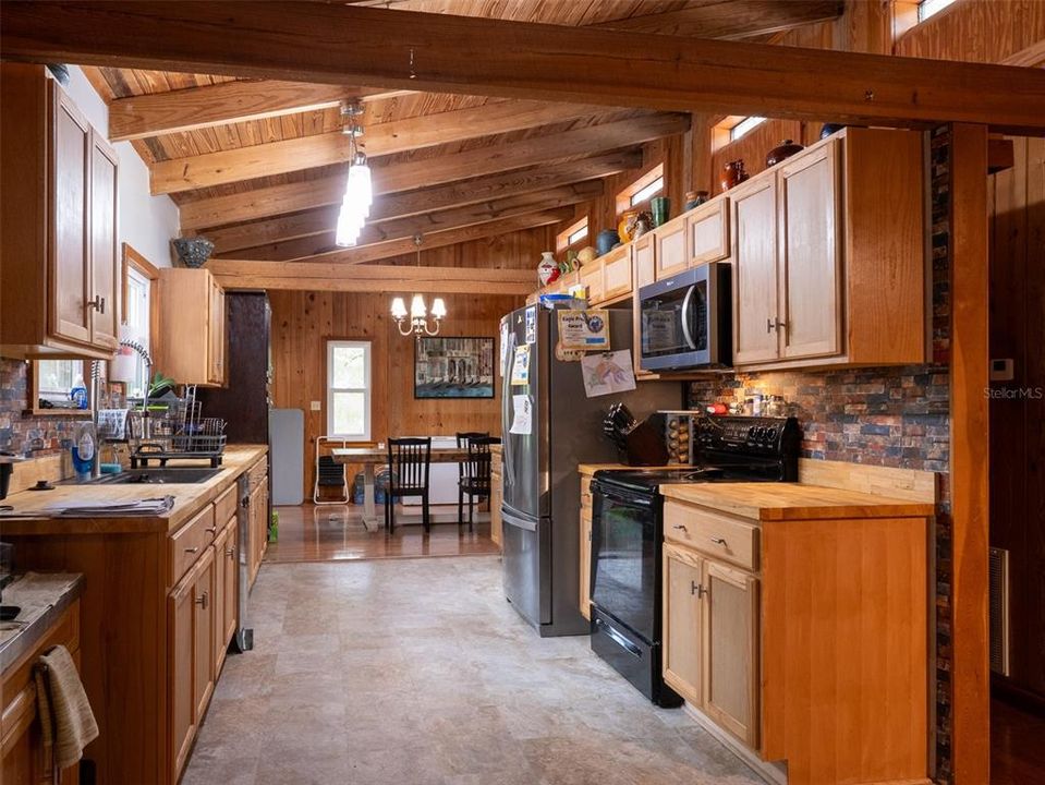 En Venta: $495,000 (4 camas, 3 baños, 2458 Pies cuadrados)