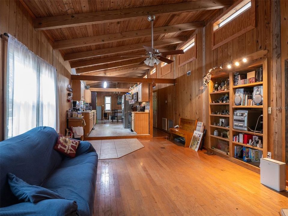 En Venta: $495,000 (4 camas, 3 baños, 2458 Pies cuadrados)
