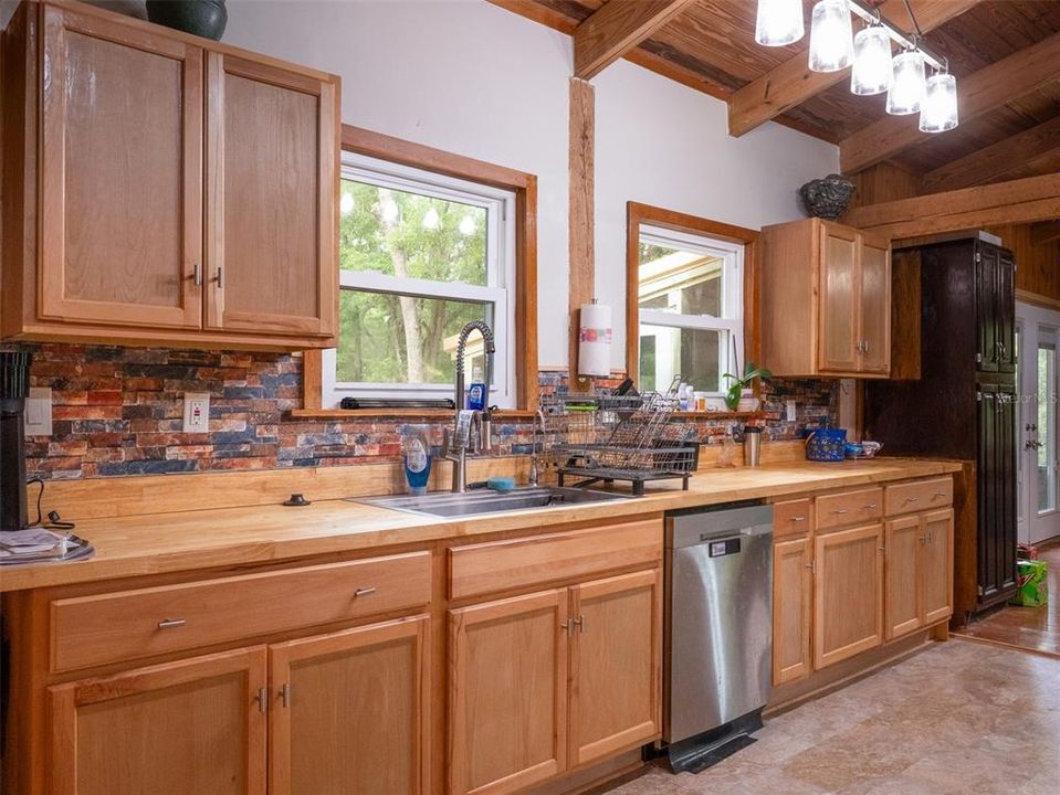 En Venta: $495,000 (4 camas, 3 baños, 2458 Pies cuadrados)