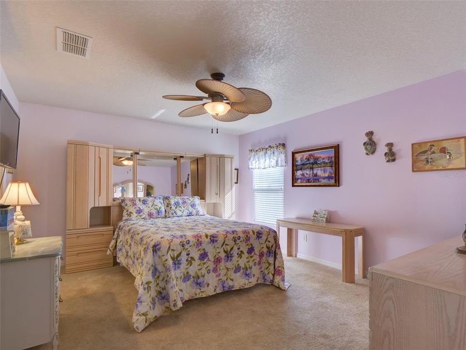 Activo con contrato: $225,000 (2 camas, 2 baños, 1418 Pies cuadrados)
