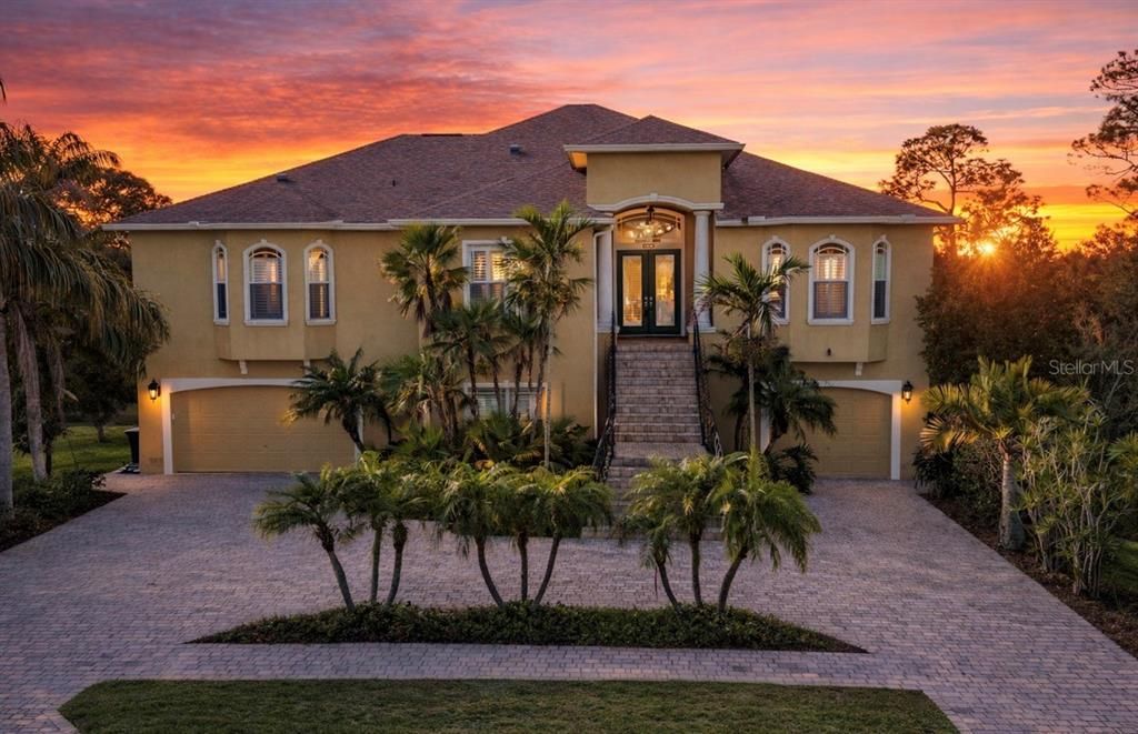 En Venta: $1,249,900 (4 camas, 4 baños, 3833 Pies cuadrados)