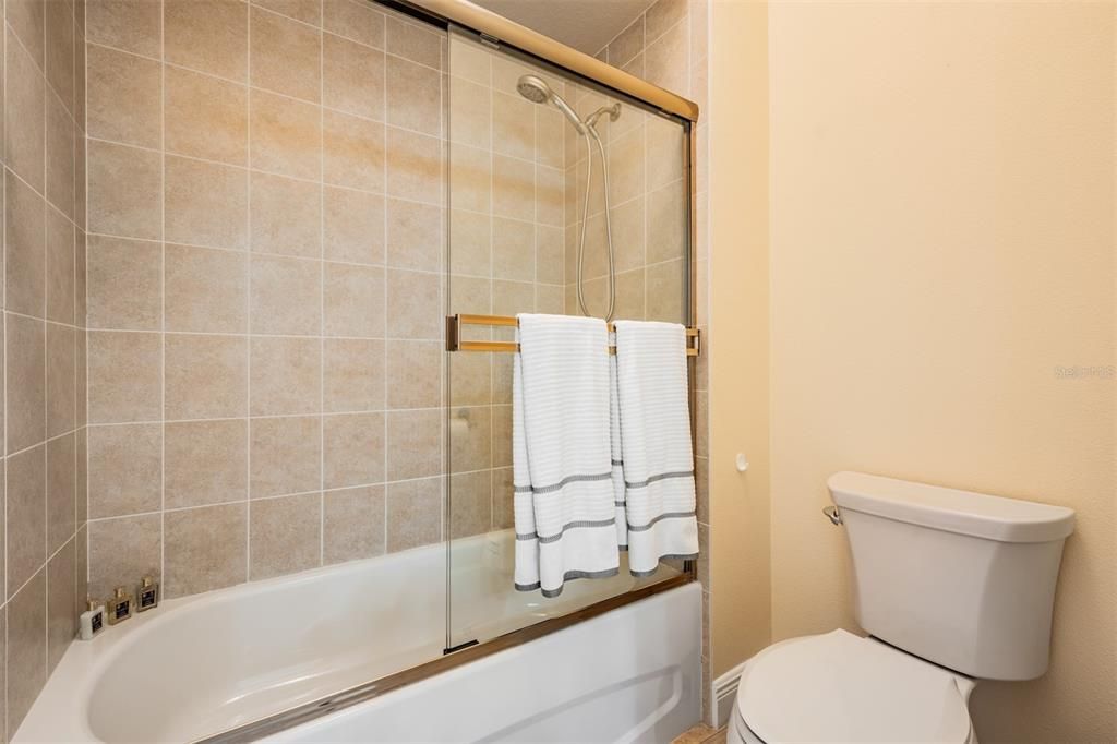 En Venta: $1,249,900 (4 camas, 4 baños, 3833 Pies cuadrados)