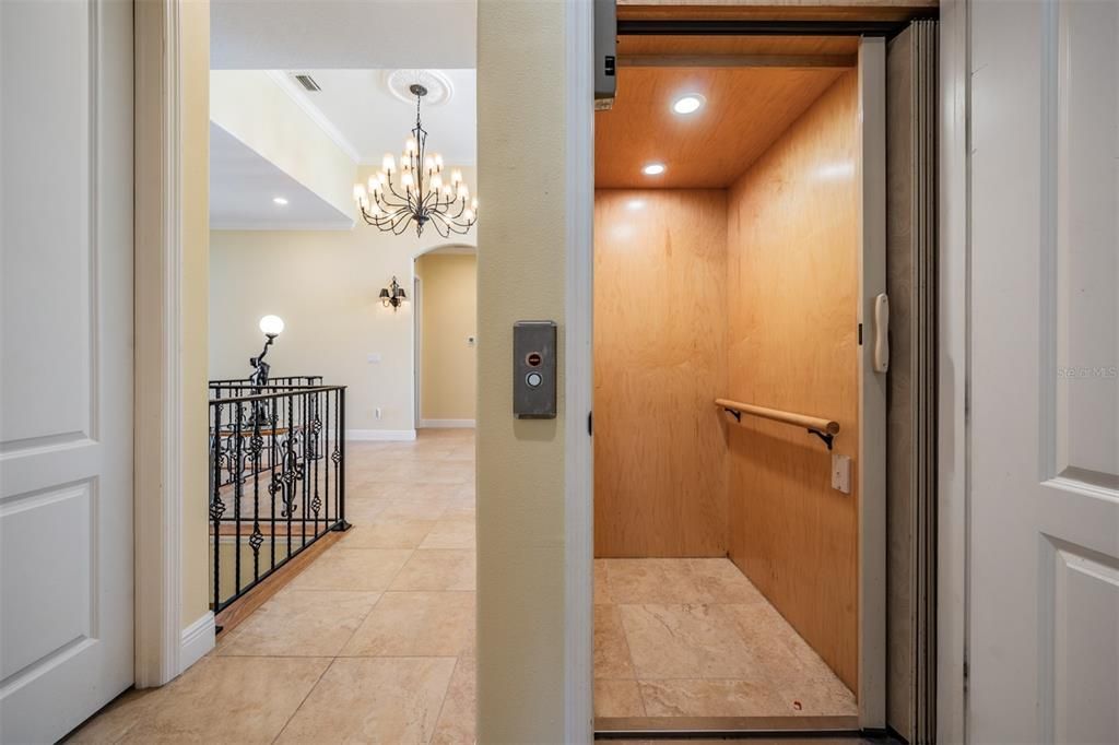 En Venta: $1,249,900 (4 camas, 4 baños, 3833 Pies cuadrados)