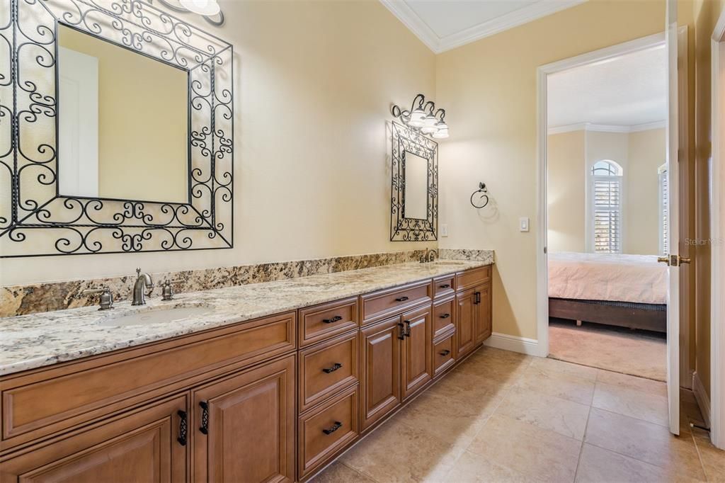 En Venta: $1,249,900 (4 camas, 4 baños, 3833 Pies cuadrados)