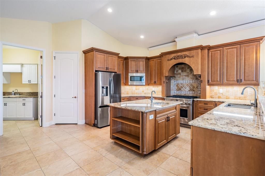En Venta: $1,249,900 (4 camas, 4 baños, 3833 Pies cuadrados)