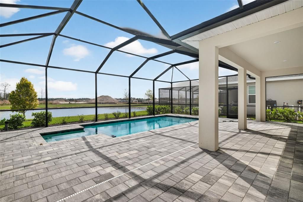 Activo con contrato: $465,000 (4 camas, 3 baños, 2567 Pies cuadrados)