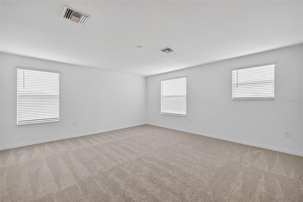 Activo con contrato: $465,000 (4 camas, 3 baños, 2567 Pies cuadrados)