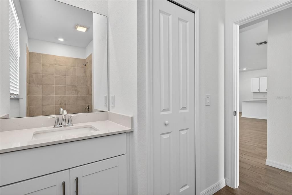 Activo con contrato: $465,000 (4 camas, 3 baños, 2567 Pies cuadrados)