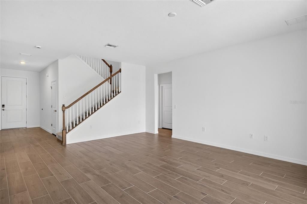 Activo con contrato: $465,000 (4 camas, 3 baños, 2567 Pies cuadrados)