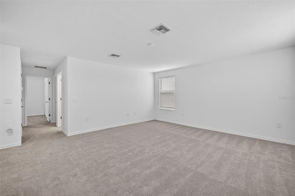 Activo con contrato: $465,000 (4 camas, 3 baños, 2567 Pies cuadrados)