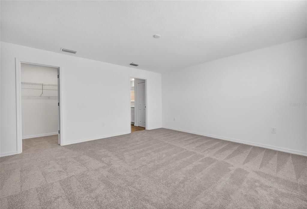 Activo con contrato: $465,000 (4 camas, 3 baños, 2567 Pies cuadrados)