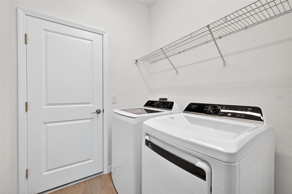 Activo con contrato: $465,000 (4 camas, 3 baños, 2567 Pies cuadrados)