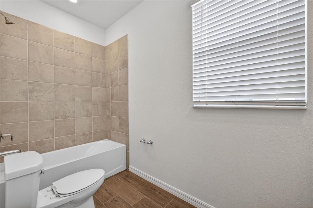 Activo con contrato: $465,000 (4 camas, 3 baños, 2567 Pies cuadrados)