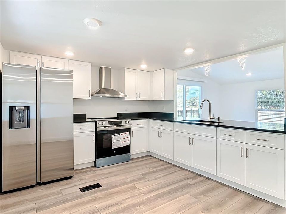Activo con contrato: $259,900 (3 camas, 2 baños, 960 Pies cuadrados)