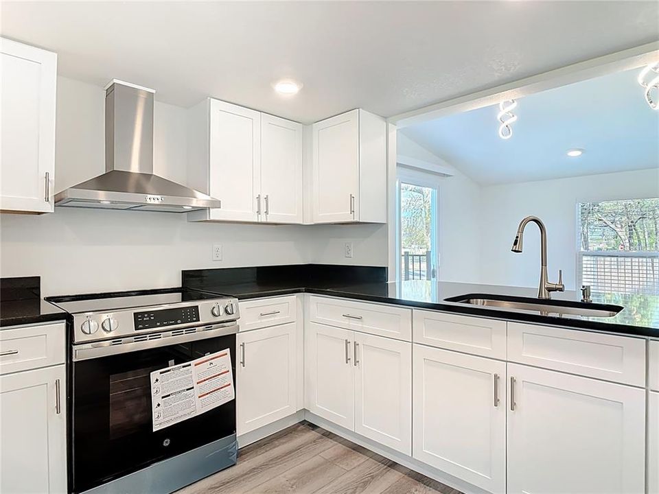 Activo con contrato: $259,900 (3 camas, 2 baños, 960 Pies cuadrados)