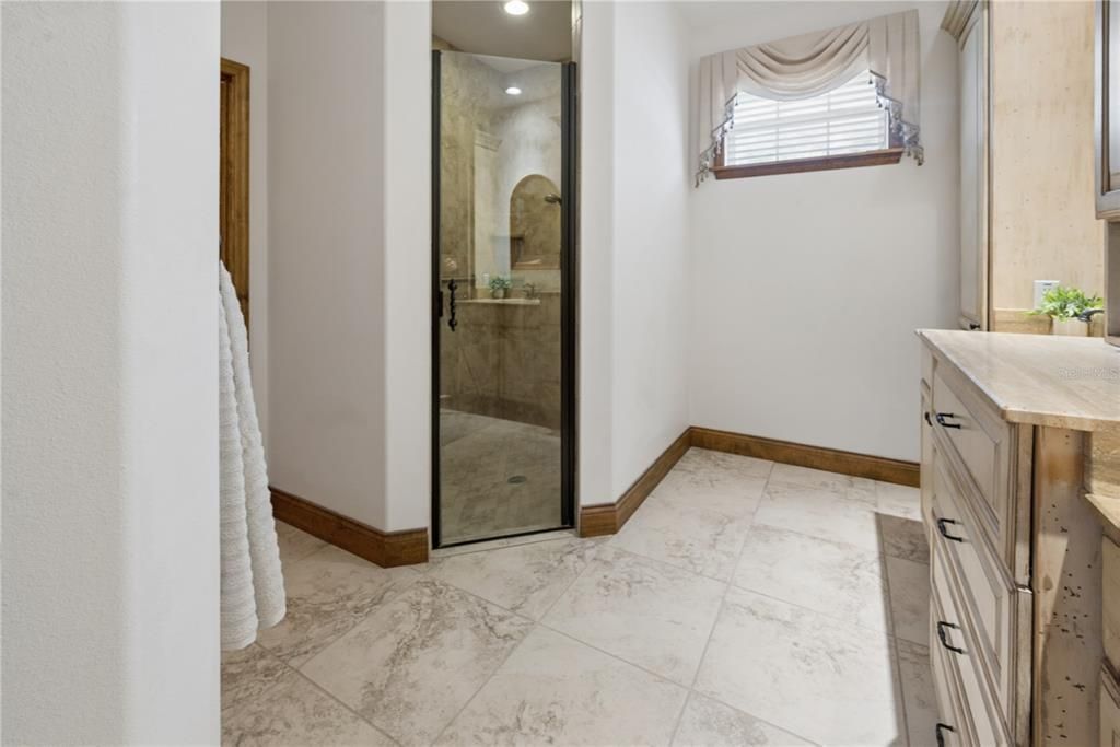 En Venta: $875,000 (3 camas, 3 baños, 3467 Pies cuadrados)