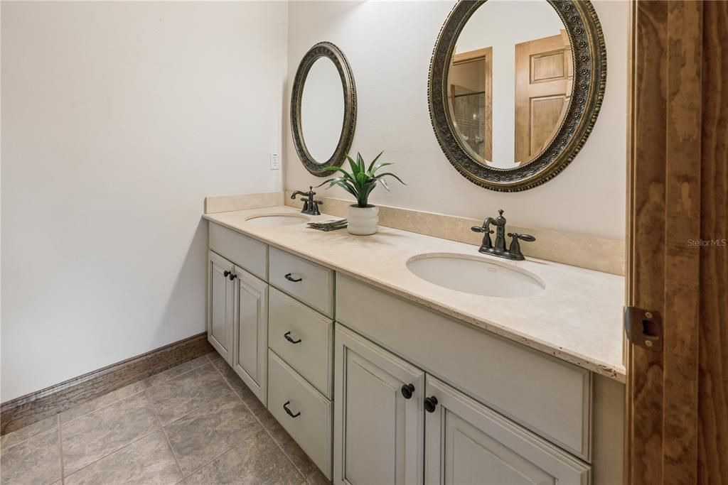 En Venta: $875,000 (3 camas, 3 baños, 3467 Pies cuadrados)