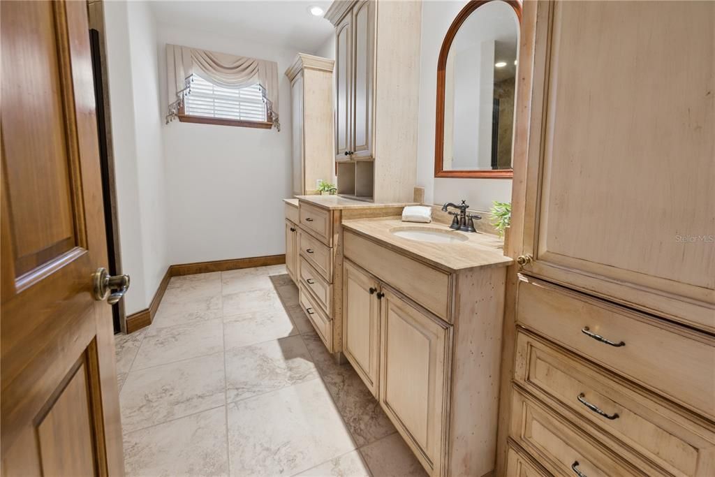 En Venta: $875,000 (3 camas, 3 baños, 3467 Pies cuadrados)