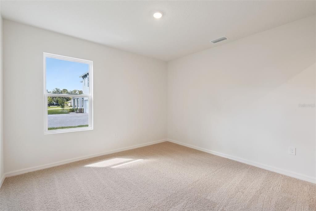 Activo con contrato: $424,990 (4 camas, 3 baños, 2336 Pies cuadrados)