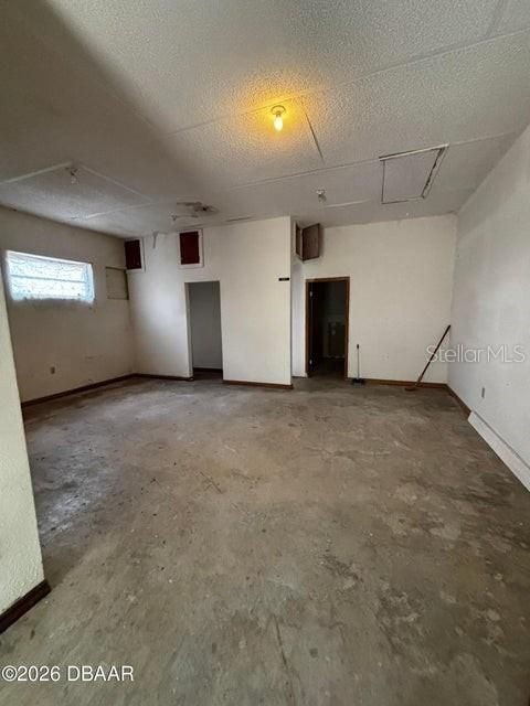 待售: $269,900 (0 贝兹, 0 浴室, 2400 平方英尺)